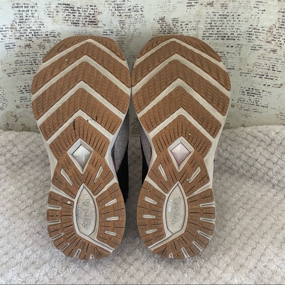 Brooks ricochet shoes women size 7.5 good condition - Picture 2 of 4